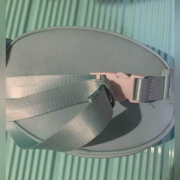 Loungefly Disney Hercules Fanny pack - Picture 4 of 4